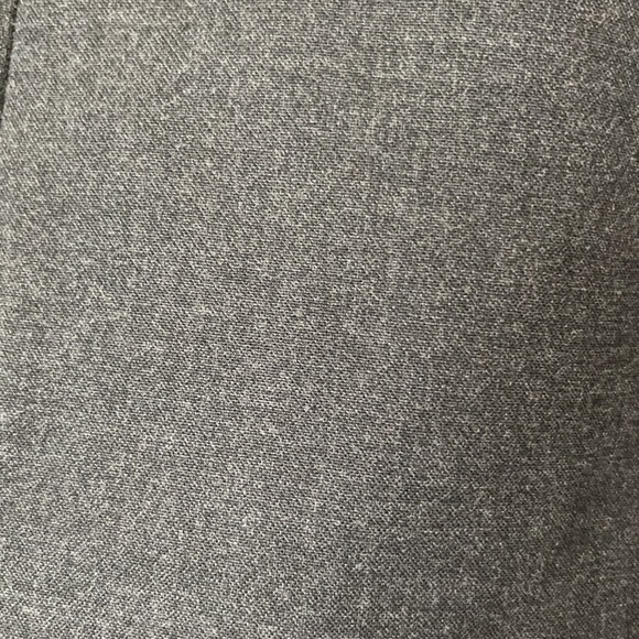 Cute skirt .loft brand size 6 color gray. Mini - Picture 3 of 6